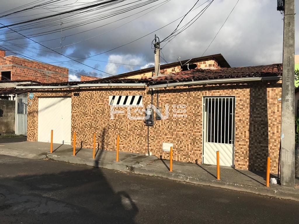 Casa à venda com 3 quartos, 10m² - Foto 1