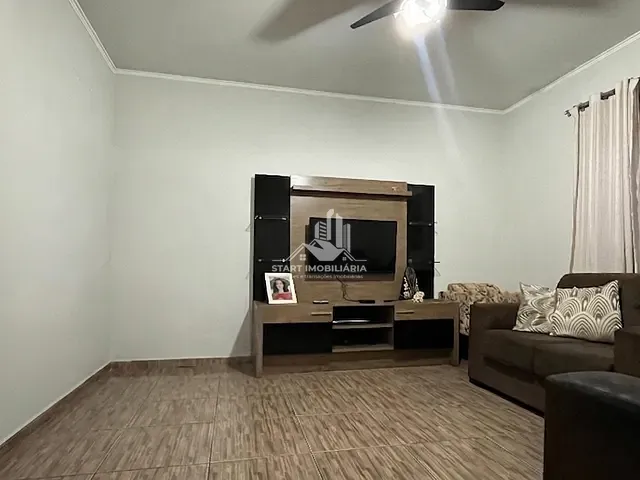 Casa com 250m² 3 quartos e 2 banheiros, à venda, no bairro Núcleo Habitacional Dona Leonor Mendes de Barros em Pederneiras