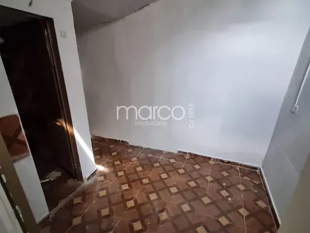 Casa 2 quartos e 1 banheiro, para alugar, no bairro Vila Santa Helena em Goiânia