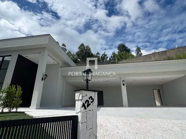 Casa 3 quartos e 5 banheiros, à venda, no bairro Condomínio Residencial Euroville II em Bragança Paulista