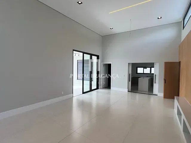 Casa 3 quartos e 5 banheiros, à venda, no bairro Condomínio Residencial Euroville II em Bragança Paulista