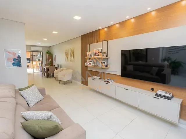 Casa 3 quartos e 4 banheiros, à venda, no bairro Laranjal em Pelotas