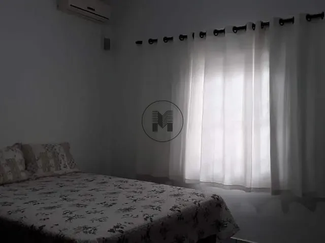 Casa à venda, no bairro Vila Comendador Rodrigues Alves em Guaratinguetá