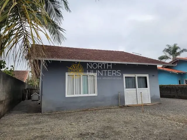 Casa com 450m² 2 quartos e 2 banheiros, à venda, no bairro Vila Nova em Joinville