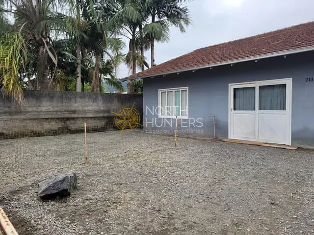 Casa com 450m² 2 quartos e 2 banheiros, à venda, no bairro Vila Nova em Joinville