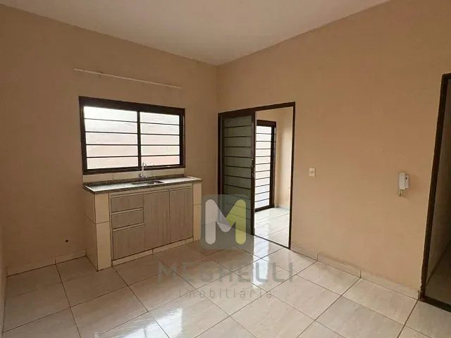 Casa com 300m² 2 quartos e 1 banheiro, para alugar, no bairro Dom Camilo em Serrana