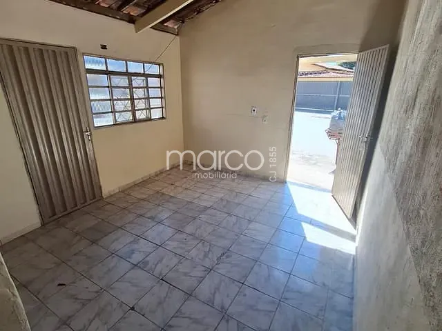 Casa 2 quartos e 1 banheiro, para alugar, no bairro Vila Santa Helena em Goiânia