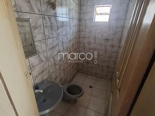 Casa 2 quartos e 1 banheiro, para alugar, no bairro Vila Santa Helena em Goiânia