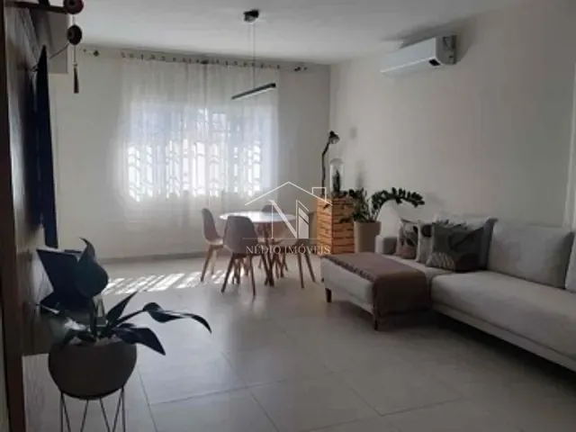 Casa com 300m² 3 quartos e 2 banheiros, à venda, no bairro Centro em Maricá
