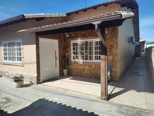 Casa com 300m² 3 quartos e 2 banheiros, à venda, no bairro Centro em Maricá