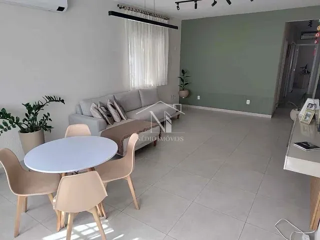 Casa com 300m² 3 quartos e 2 banheiros, à venda, no bairro Centro em Maricá
