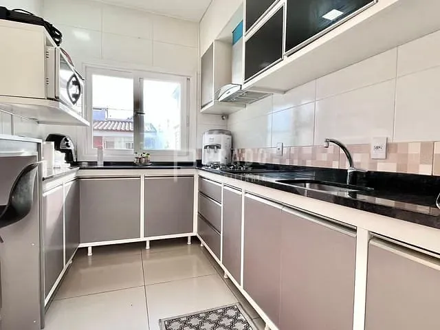 Casa 3 quartos e 4 banheiros, à venda, no bairro Laranjal em Pelotas