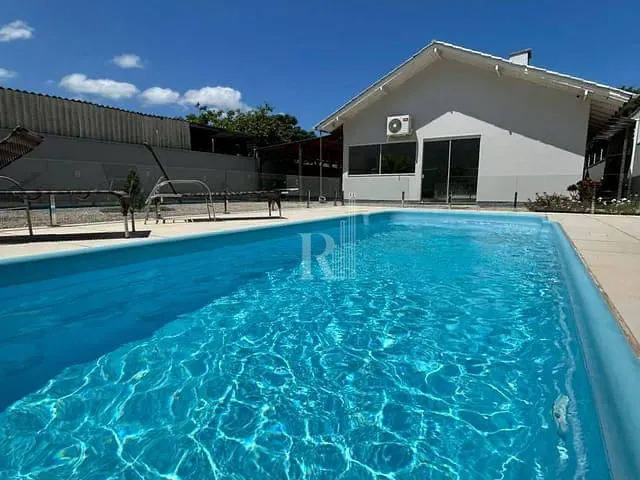 Casa 3 quartos e 3 banheiros, à venda, no bairro Joáia em Tijucas