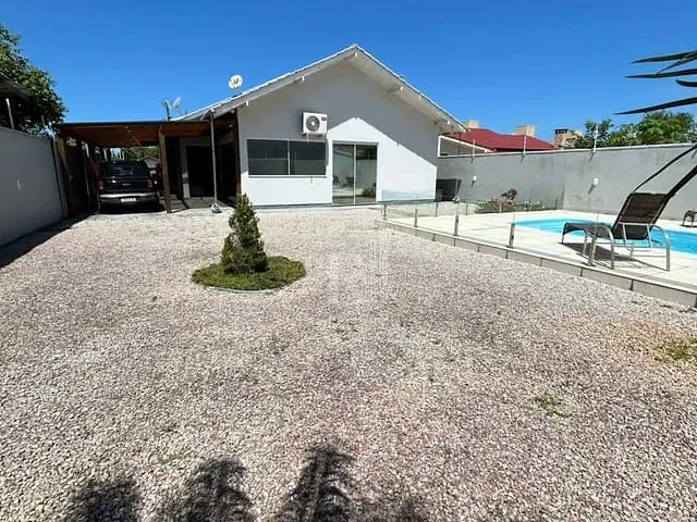 Casa 3 quartos e 3 banheiros, à venda, no bairro Joáia em Tijucas