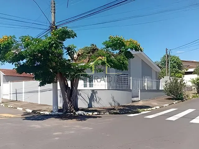 Casa com 300m² 3 quartos e 3 banheiros, à venda, no bairro Nossa Senhora das Dores em Guaxupé