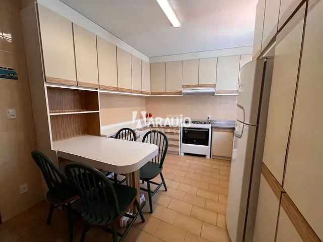 Casa 4 quartos e 4 banheiros, para alugar, no bairro Centro em Itajaí
