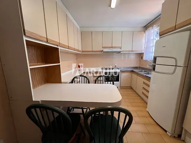 Casa 4 quartos e 4 banheiros, para alugar, no bairro Centro em Itajaí