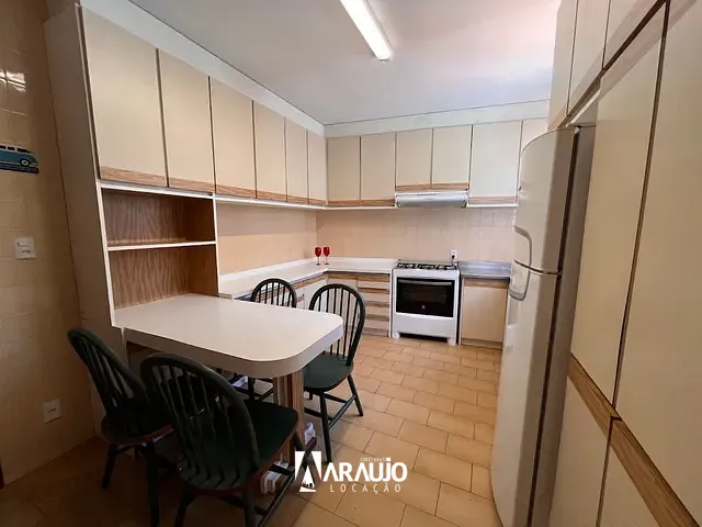 Casa 4 quartos e 4 banheiros, para alugar, no bairro Centro em Itajaí