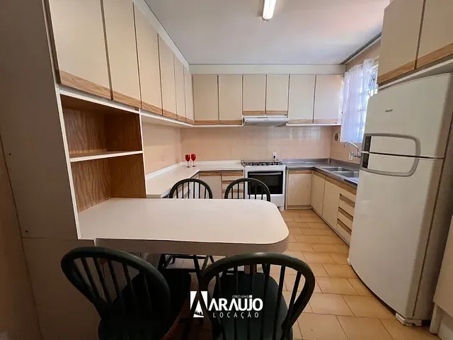 Casa 4 quartos e 4 banheiros, para alugar, no bairro Centro em Itajaí