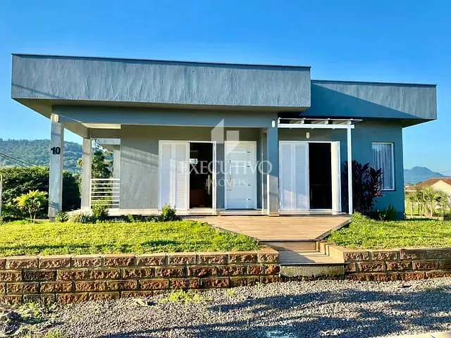 Casa 2 quartos e 2 banheiros, à venda, no bairro São Caetano em Arroio do Meio