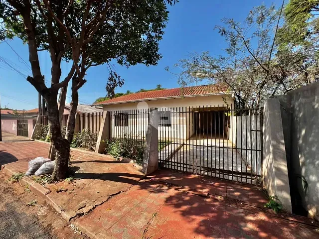 Casa com 300m² 3 quartos e 3 banheiros, à venda, no bairro Jardim das Flores em Rolândia