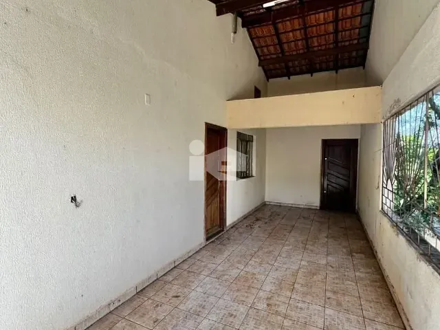 Casa com 300m² 3 quartos e 3 banheiros, à venda, no bairro Jardim das Flores em Rolândia