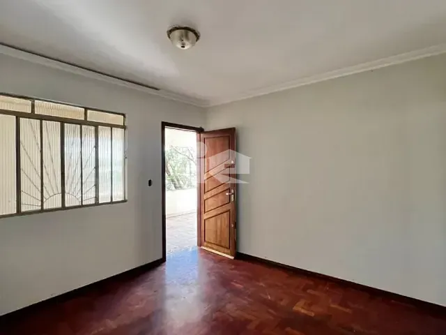 Casa com 300m² 3 quartos e 3 banheiros, à venda, no bairro Jardim das Flores em Rolândia