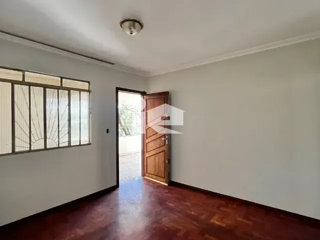 Casa com 300m² 3 quartos e 3 banheiros, à venda, no bairro Jardim das Flores em Rolândia
