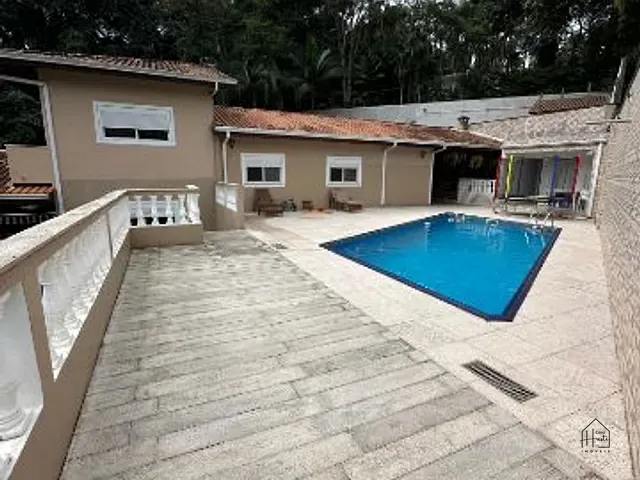 Casa com 1800m² 4 quartos e 3 banheiros, à venda, no bairro Bosque do Embu em Embu das Artes