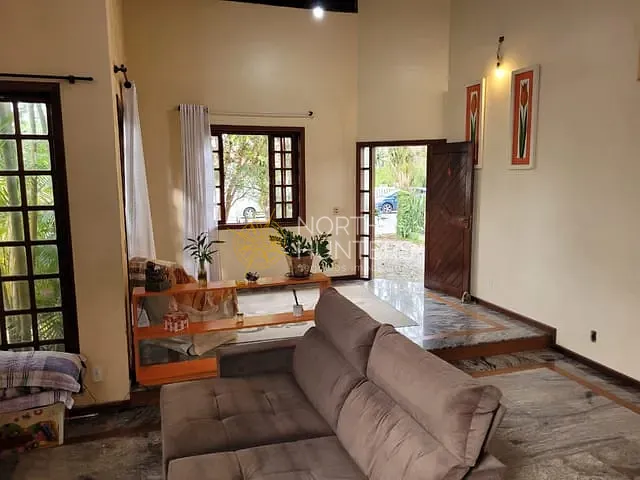 Casa com 504m² 3 quartos e 3 banheiros, à venda, no bairro Santo Antônio em Joinville