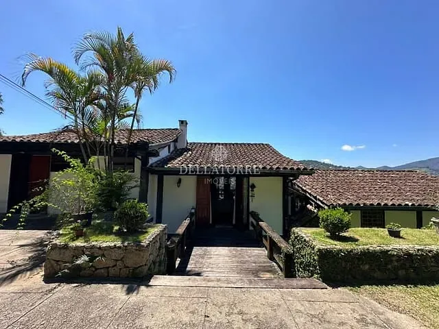 Casa com 3000m² 5 quartos e 4 banheiros, à venda, no bairro Golfe em Teresópolis