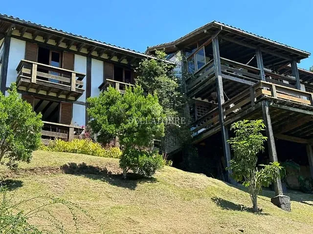 Casa com 3000m² 5 quartos e 4 banheiros, à venda, no bairro Golfe em Teresópolis