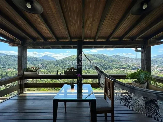 Casa com 3000m² 5 quartos e 4 banheiros, à venda, no bairro Golfe em Teresópolis