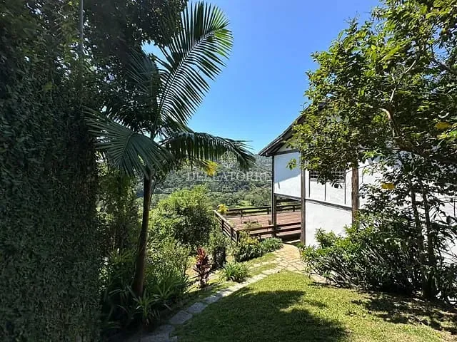 Casa com 3000m² 5 quartos e 4 banheiros, à venda, no bairro Golfe em Teresópolis