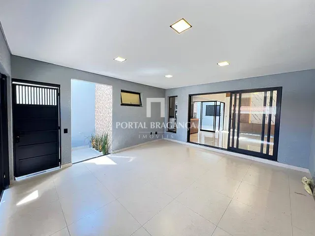 Casa com 140m² 3 quartos e 2 banheiros, à venda, no bairro Villa Verde em Bragança Paulista