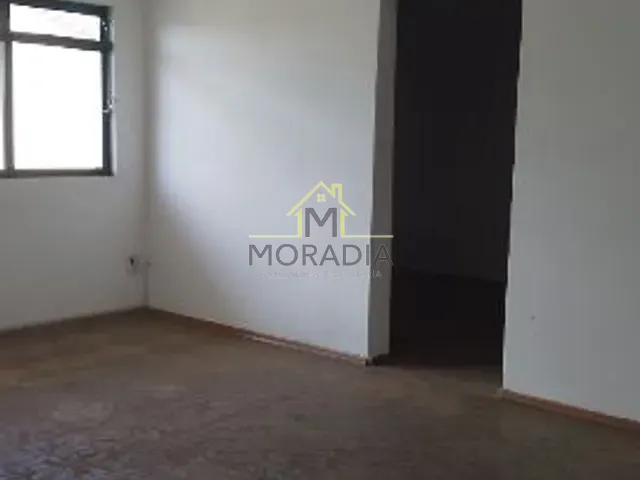 Casa 2 quartos e 1 banheiro, para alugar, no bairro Centro em Guaxupé