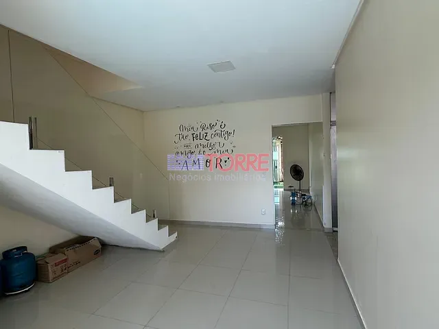 Casa 4 quartos e 3 banheiros, à venda, no bairro Olivença em Ilhéus