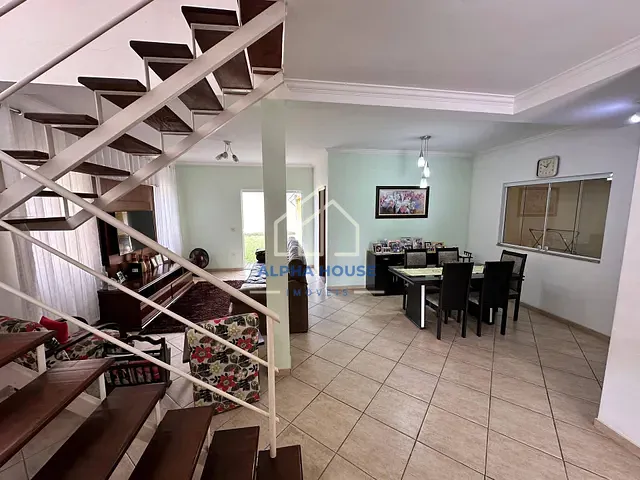 Casa com 300m² 3 quartos e 3 banheiros, à venda, no bairro Parque São Luís em Taubaté