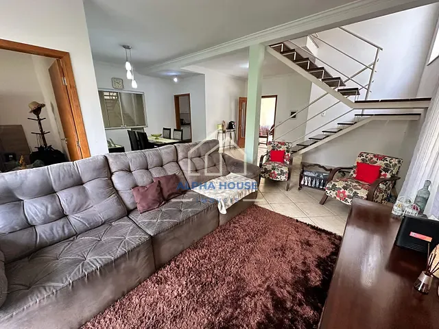 Casa com 300m² 3 quartos e 3 banheiros, à venda, no bairro Parque São Luís em Taubaté