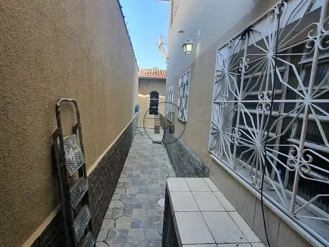 Casa com 300m² 5 quartos e 3 banheiros, à venda, no bairro Jardim Ícaro em Guaratinguetá