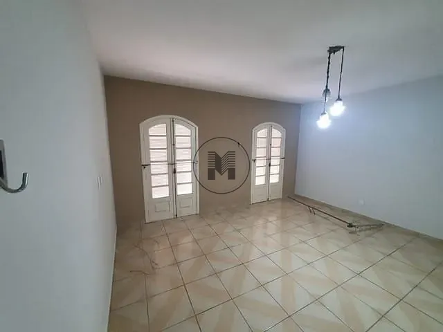 Casa com 300m² 5 quartos e 3 banheiros, à venda, no bairro Jardim Ícaro em Guaratinguetá
