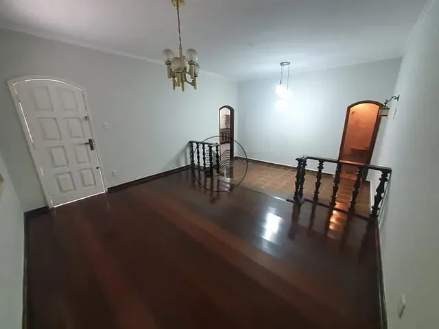 Casa com 300m² 5 quartos e 3 banheiros, à venda, no bairro Jardim Ícaro em Guaratinguetá