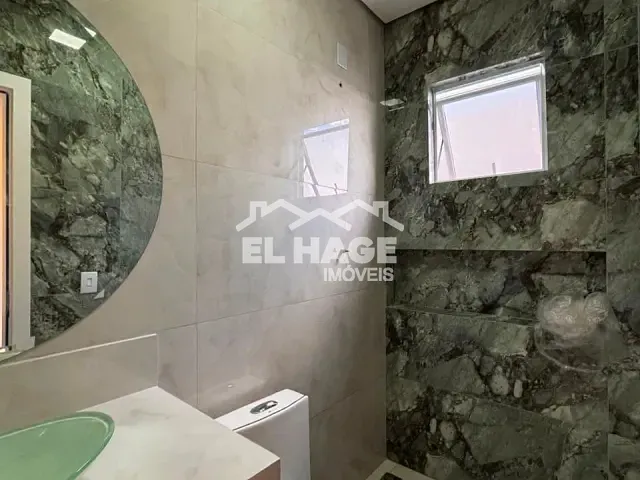 Casa com 300m² 4 quartos e 6 banheiros, à venda, no bairro Jardim Imperial em Cuiabá