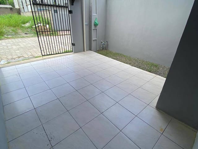 Casa 2 quartos e 1 banheiro, para alugar, no bairro São Vicente em Itajaí