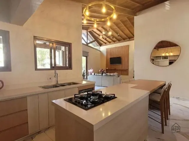 Casa com 260m² 3 quartos e 3 banheiros, à venda, no bairro Chácara Roselândia em Cotia