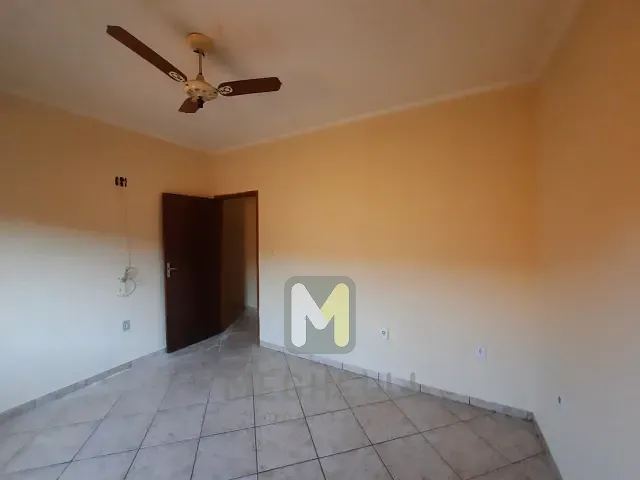 Casa 3 quartos e 2 banheiros, à venda, no bairro centro em Serrana