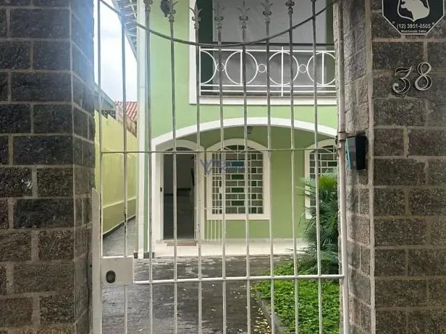 Casa com 250m², para alugar, no bairro Jardim Augusta em São José dos Campos