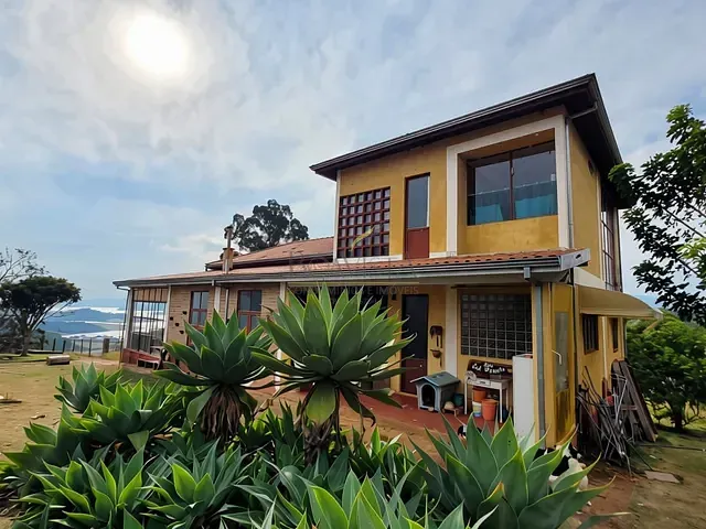 Casa 3 quartos e 3 banheiros, à venda, no bairro Boa Vista em Piracaia