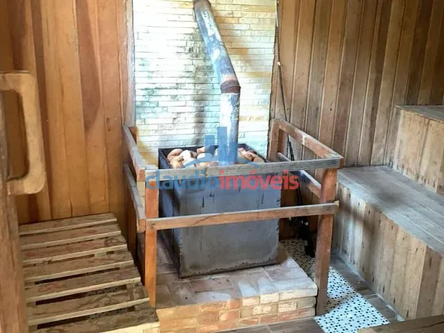 Casa 4 quartos e 4 banheiros, à venda, no bairro Colônia em Barra Mansa