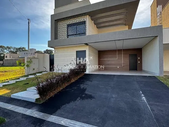 Casa com 300m² 4 quartos e 5 banheiros, à venda, no bairro Jardins Barcelona em Senador Canedo